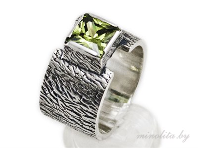 Серебряное кольцо женское с чернением, вставка натуральный камень. 