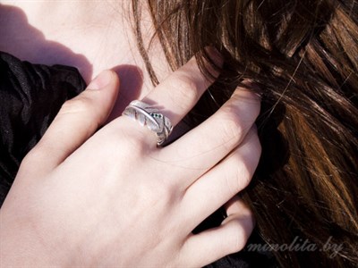 Серебряное кольцо перышко женское