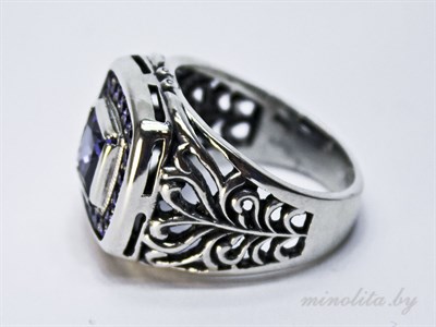 Мужское кольцо печатка из серебра 925 пробы с чернением с камнями.