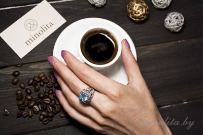 Серебряное кольцо женское с чернением, вставка голубой камень циркон