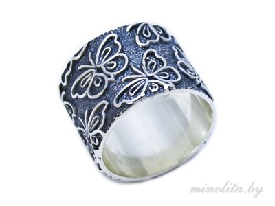Серебряное широкое кольцо с бабочками