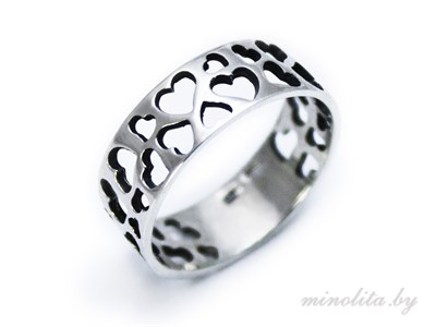 Серебряное широкое кольцо с сердцами